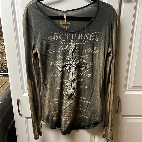 Buckle Tops - Velvet Stone Cross Graphic Top, BUCKLE, Large, Rhinestones
